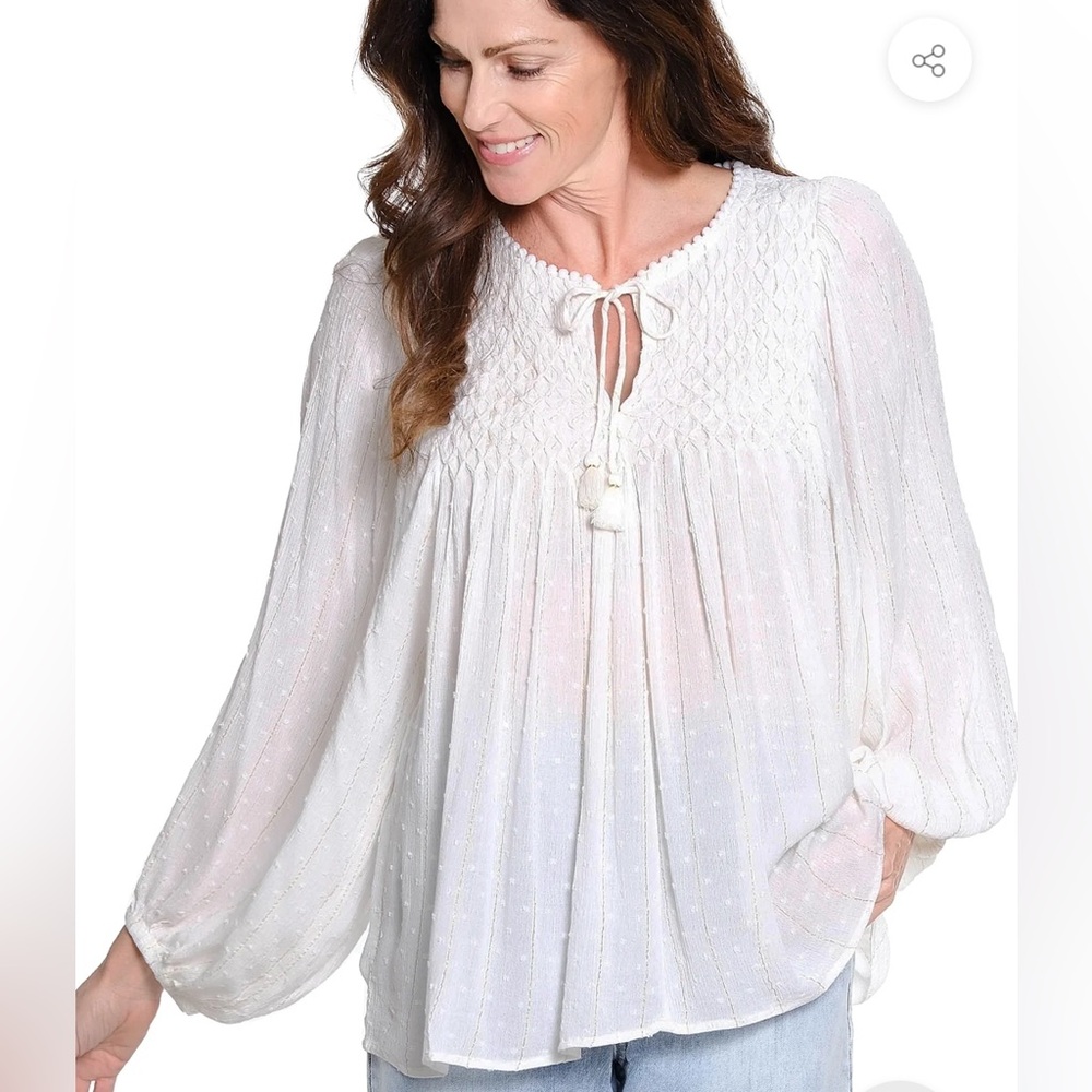 Tru luxe soft white flowy feminine top. Smocking 
Beautiful fabric